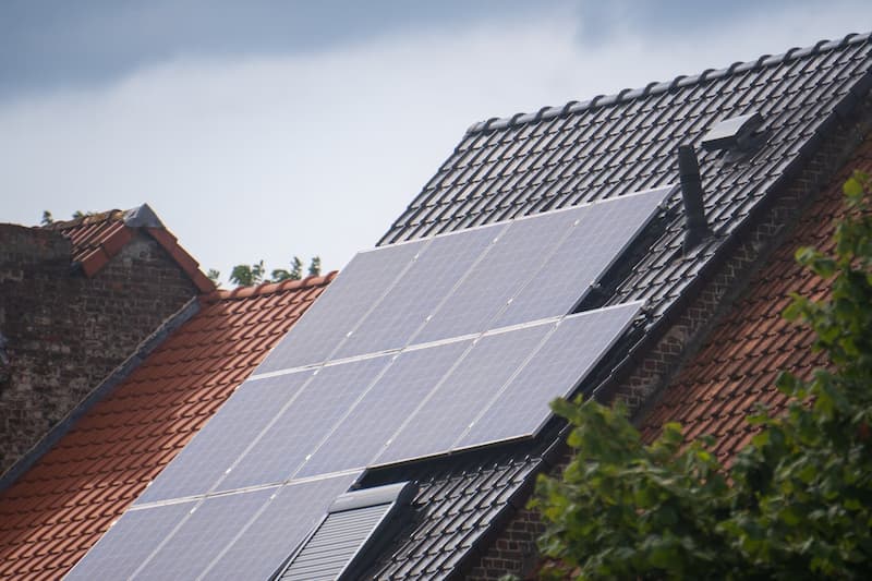Des panneaux photovoltaïques sur le toit
